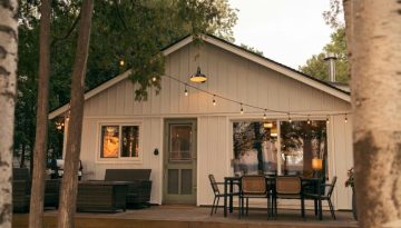 Το Μαγευτικό “Birch Cottage” στο Torch Lake: Η Απόλυτη Απόδραση
