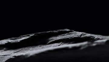 Μη φοβάσαι να επιλέξεις το μαύρο για να βάψεις τους τοίχους του γραφείου ή και του σπιτιού σου