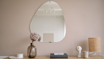 Πώς να Κρεμάσετε Σωστά έναν Καθρέφτη στον Τοίχο: Όλα Όσα Πρέπει να Γνωρίζετε